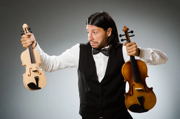 Homem tocando violino no conceito musical — Fotografia de Stock