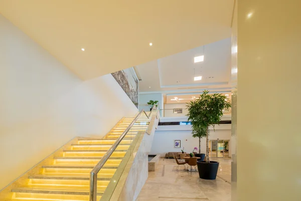 Stair fall i moderna Hotellets interiör — Stockfoto