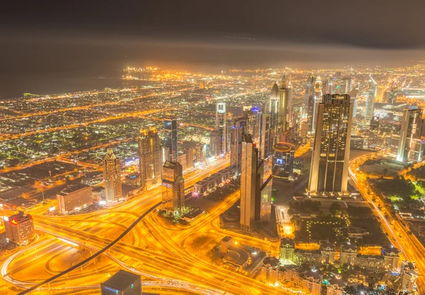 Nuit Dubaï pendant le coucher du soleil — Photo