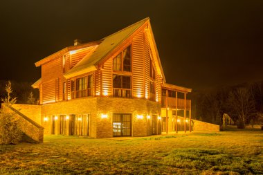 Akşam saatlerinde güzel modern ev