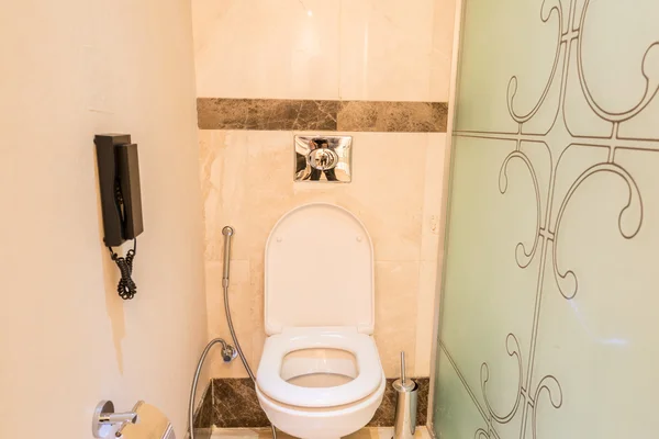 Modernes Interieur von Bad und Toilette — Stockfoto