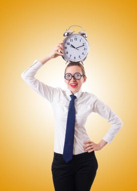 İnek işkadını dev çalar saat ile