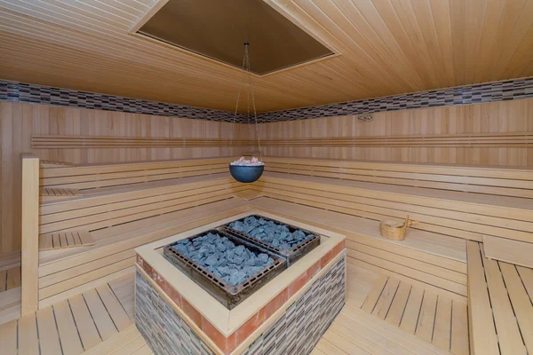 Salle de sauna en bois chaud intérieur — Photo