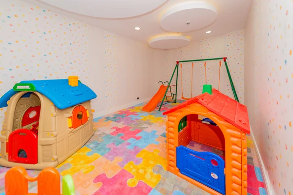 Παιδιά δωμάτιο με πολλά παιχνίδια — Φωτογραφία Αρχείου