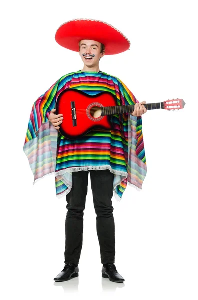 Legrační mladý mexický s kytarou izolovaných na bílém — Stock fotografie