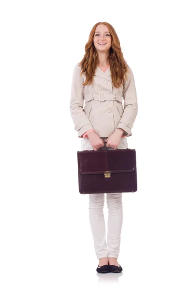 Süßes lächelndes Mädchen im hellen kurzen Mantel mit Hanbag isoliert auf weiß — Stockfoto