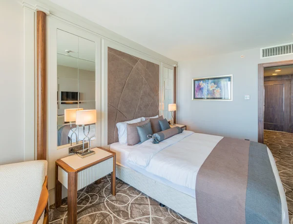 Hotel kamer met modern interieur — Stockfoto