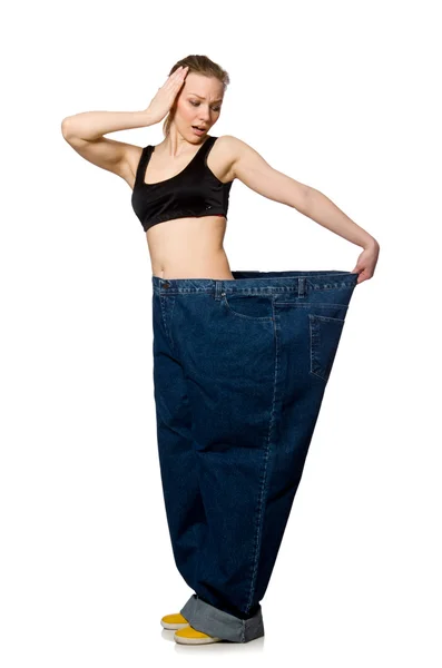 Concetto di dieta con grandi jeans su bianco — Foto Stock