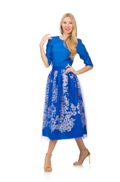 Женщина в синем платье с отпечатками цветов изолированы на белом — стоковое фото