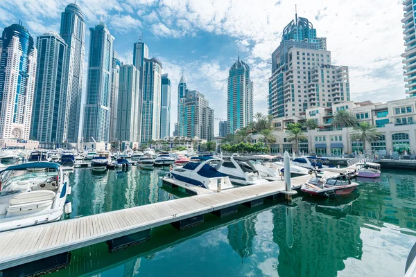 Dubai Marina distrito nos Emirados Árabes Unidos — Fotografia de Stock