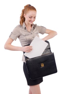Genç ve güzel çalışan beyaz izole evrak çantası ile
