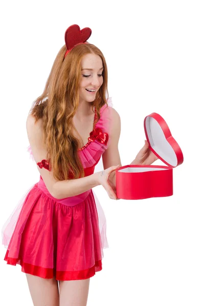 Jolie jeune modèle en mini robe rose tenant boîte cadeau isolé sur blanc — Photo