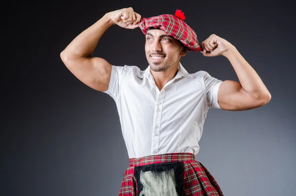 Człowiek sobie tradycyjny szkocki odzież — Zdjęcie stockowe