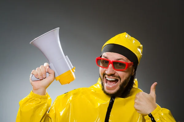 Homem usando terno amarelo — Fotografia de Stock