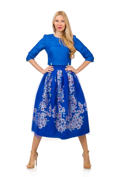 Frau in blauem Kleid mit Blumenprints — Stockfoto