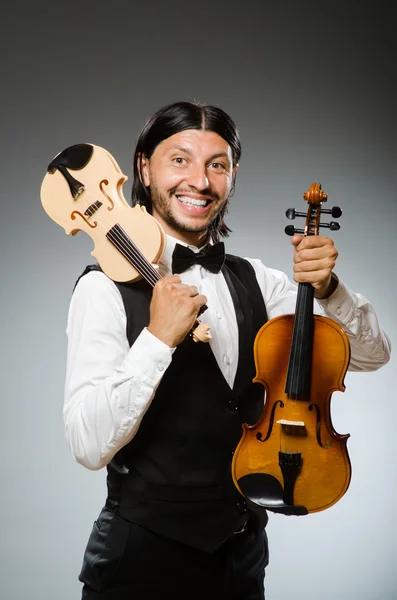 Homem tocando violino no conceito musical — Fotografia de Stock