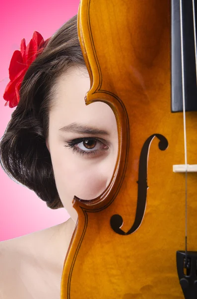 Jeune fille avec violon contre le gradient — Photo