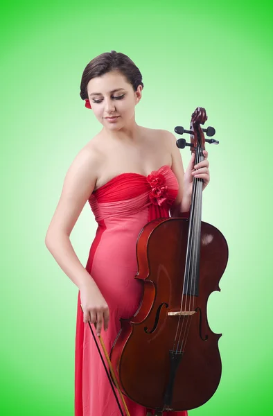 Ung flicka med violin mot lutningen — Stockfoto