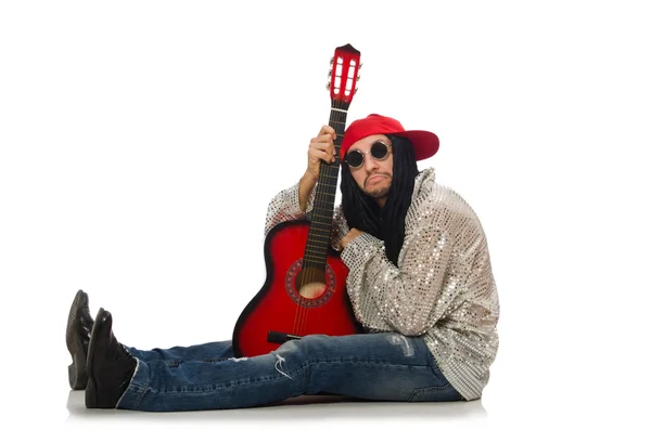 Männlicher Musiker mit Gitarre isoliert auf weiß — Stockfoto