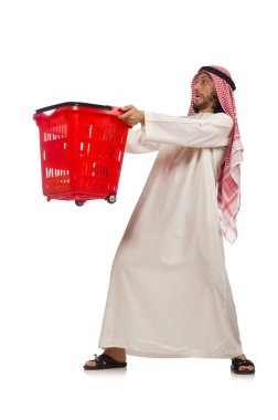 Arap adam beyazlar üzerinde alışveriş yapıyor.