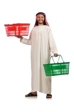 Arap adam beyaz alışveriş yaparken