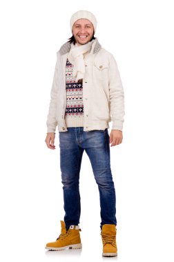 Genç adam beyaz izole kış giysileri içinde