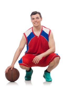 Genç basketbolcu beyazla izole edilmiş