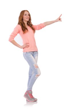 Sevimli gülümseyen kız pembe bluz ve kot üzerinde beyaz izole