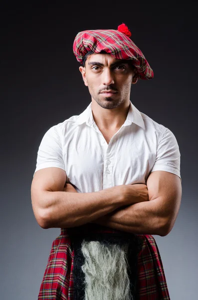 Człowiek sobie tradycyjny szkocki odzież — Zdjęcie stockowe