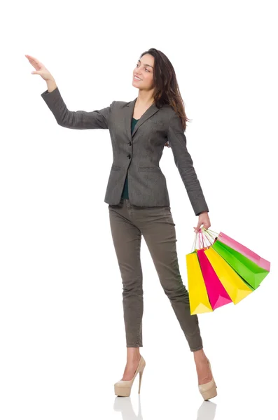 Attraktive Frau mit Einkaufstaschen auf weißem Grund — Stockfoto