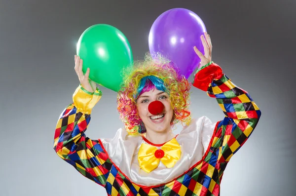 Clown met ballonnen in grappig concept — Stockfoto