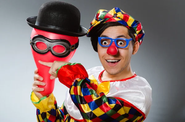 Clown con palloncini in concetto divertente — Foto Stock