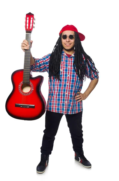 Muž s dredy drží kytara — Stock fotografie