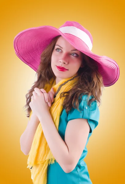 Mujer joven en concepto de verano —  Fotos de Stock