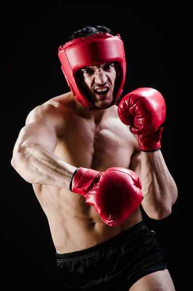 Homme musclé dans le concept de la boxe — Photo