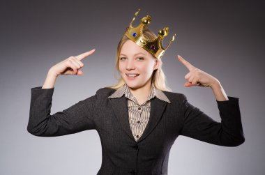 Businesslady giyen taç