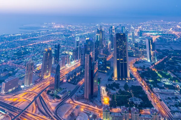 Panorama noci Dubaj při západu slunce — Stock fotografie