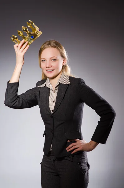 Businesslady wearing crown — Stock Photo, Image