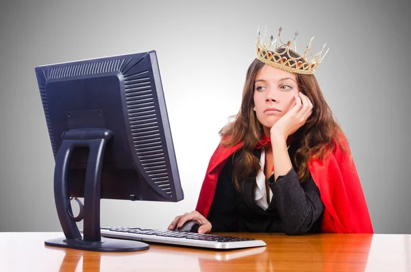 Büro-Königin isoliert auf grau — Stockfoto