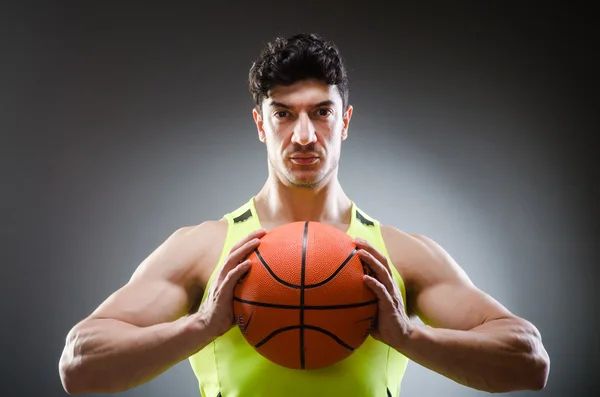 Muskulöser Basketball im Sportkonzept — Stockfoto