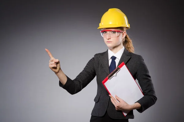 Trabalhador da construção no capacete — Fotografia de Stock