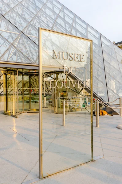 Louvre museum in Parijs — Stockfoto