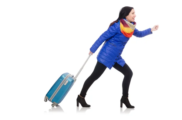 Mädchen in blauer Winterjacke mit Koffer — Stockfoto