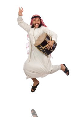 Arap adam beyaz izole drum oynama