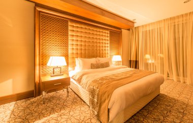 Modern içerikli bir otel odası.