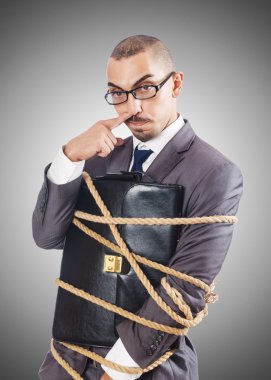 iple bağlanmış iş adamı