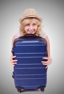 Genç bayan tatile hazırlanıyor.