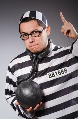 Gri karşı zincire genç mahkum