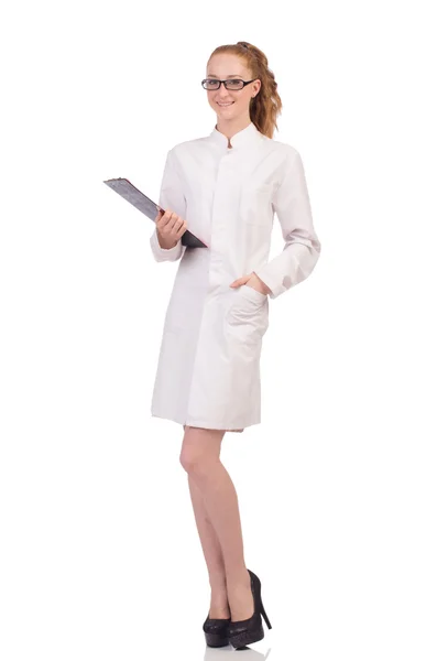Graziosa donna medico holding diario isolato su bianco — Foto Stock
