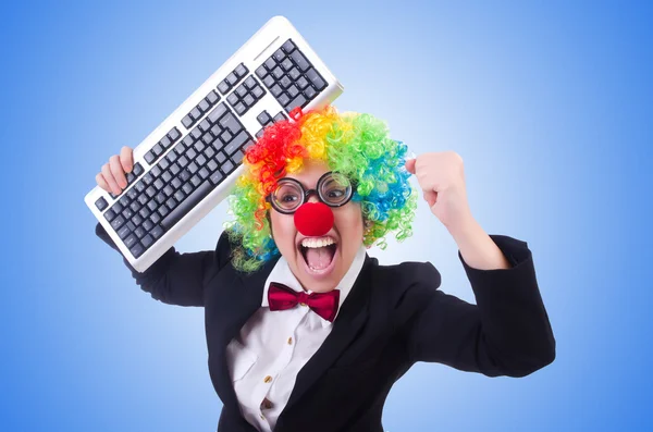 Grappige clown met toetsenbord — Stockfoto